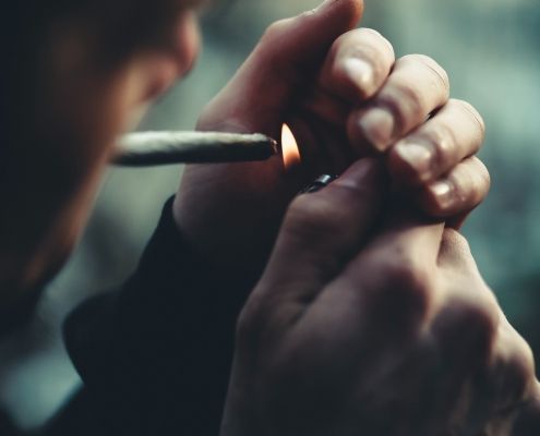 Artículo sobre tratamientos relacionados con el consumo de cannabis